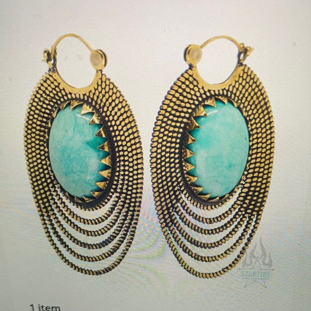 Tawapa Epaulette Hine earrings with Amazonite cabochon
